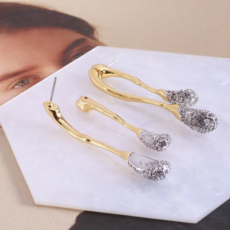 

2026 fashion brand personalized sparkling water drop long pearl earrings, high-end, exquisite, fashionable, perfect party gift