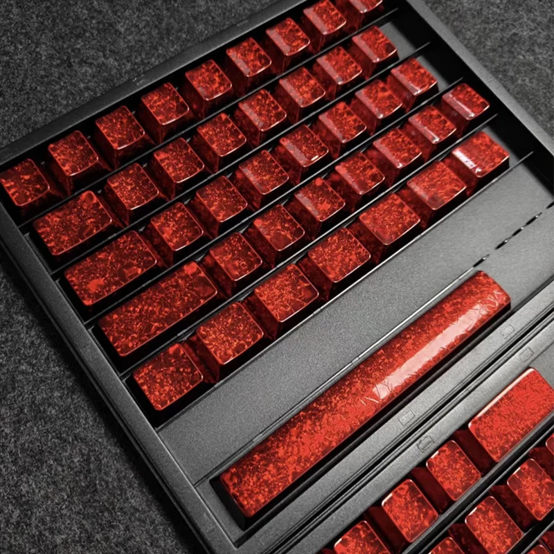 

61 клавиша, пластиковый колпачок с гравировкой по бокам, оригинальная высота, металлическая текстура, боковая гравировка, передача света, магнитная ось Un