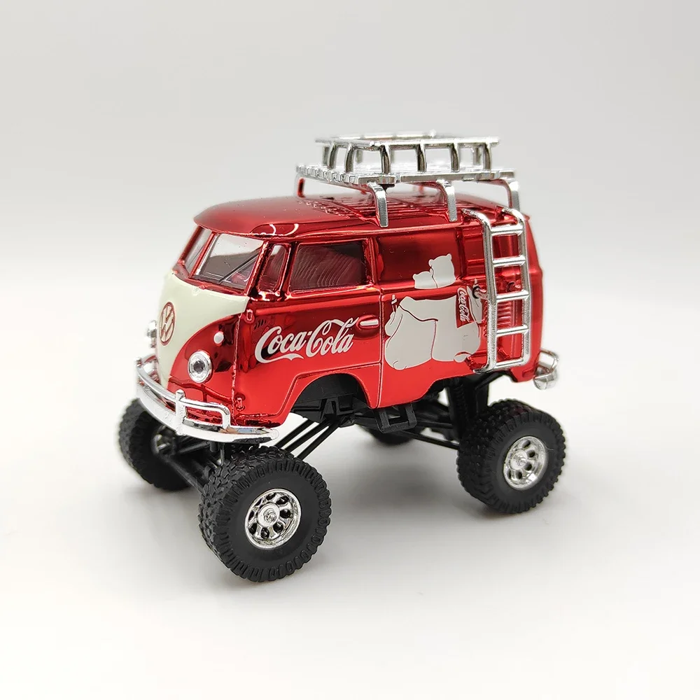 Diecast 1:64 Scale Coca-Cola Volkswagen Vintage Limited Edition Polar Bear Travel Bus Alloy Large Tire Car Model Collectible