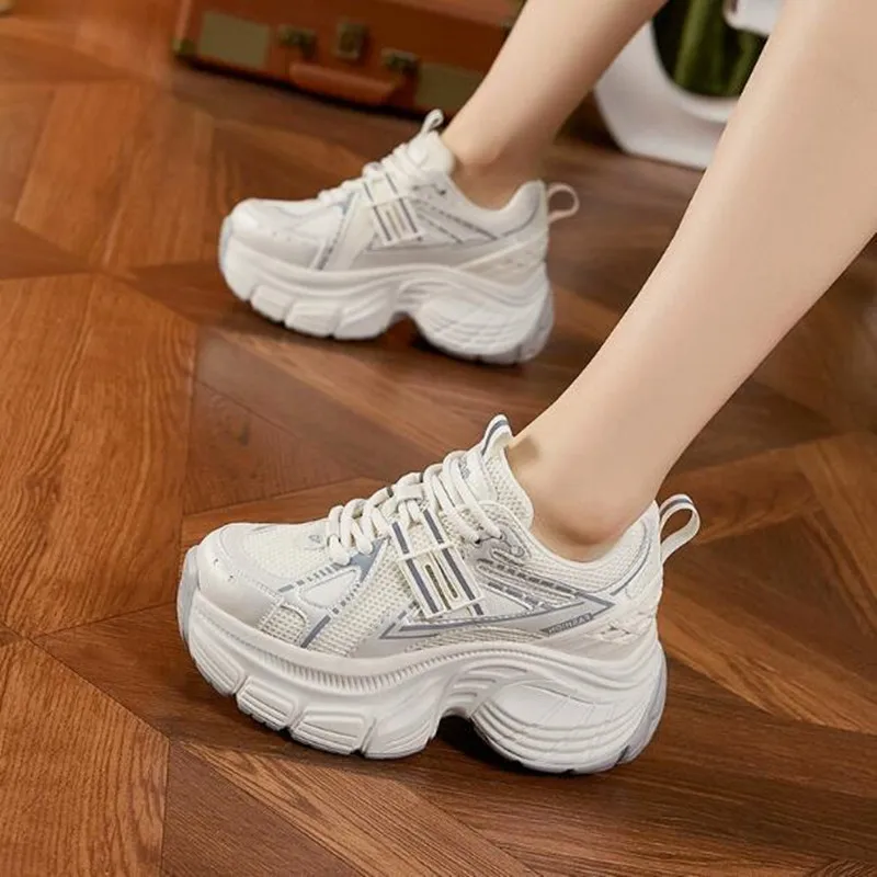 

2026 Autumn Women's Thick Bottom Platform Dad Shoes Visual Foot Slimming Casual All-Match Heightening Flatform Leisure Sneakers