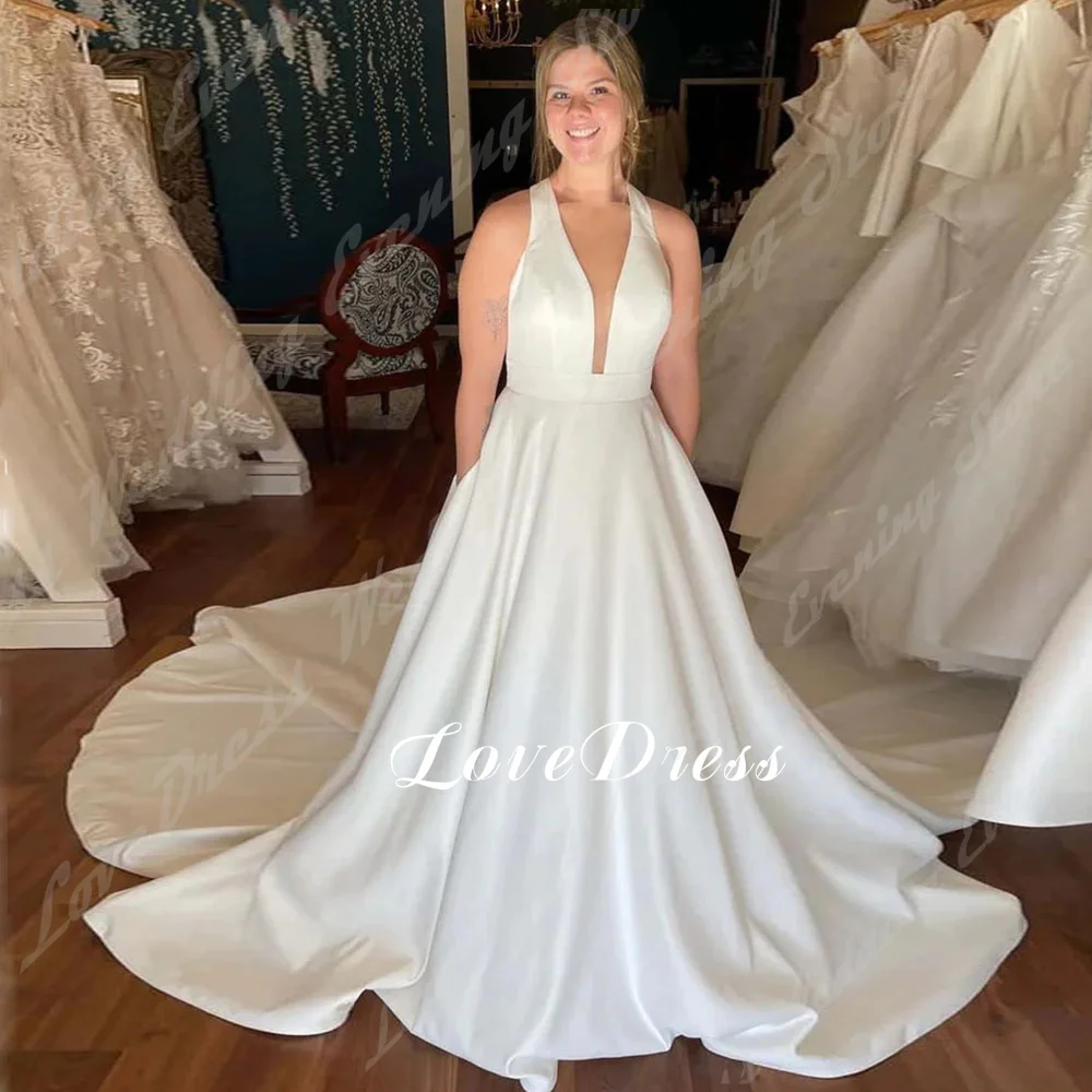 فستان زفاف من LoveDress بدون أكمام بياقة رسن للنساء ، فساتين زفاف بسيطة ، ذيل من الساتان على شكل حرف a ، بدون ظهر ، 2023