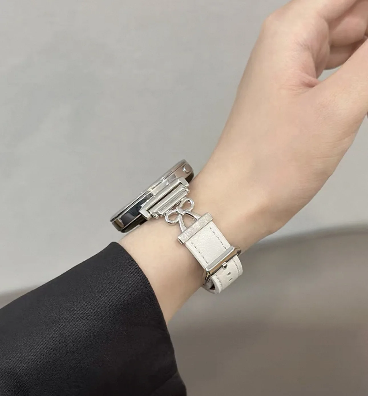 Bow Metal Strap Lea… - image