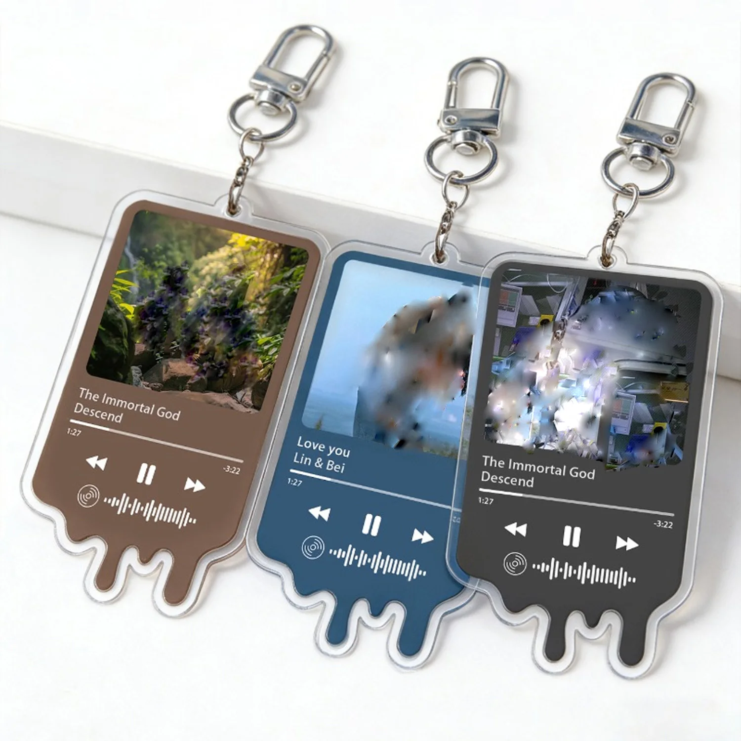 Customized acrylic keychain for music player, featuring your photo and song text. Perfect gift for a friend's birthday.