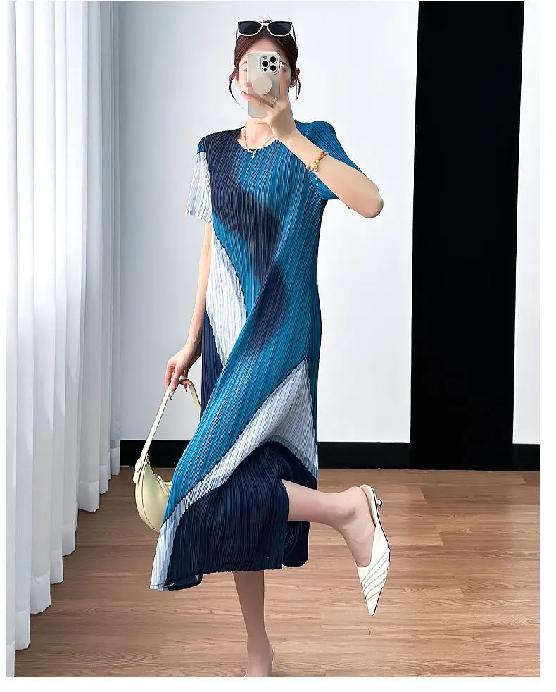 2025 Summer New Color blocked Comfortable Dress with Loose Design and Wrinkled High Waist  LOOSE FIT