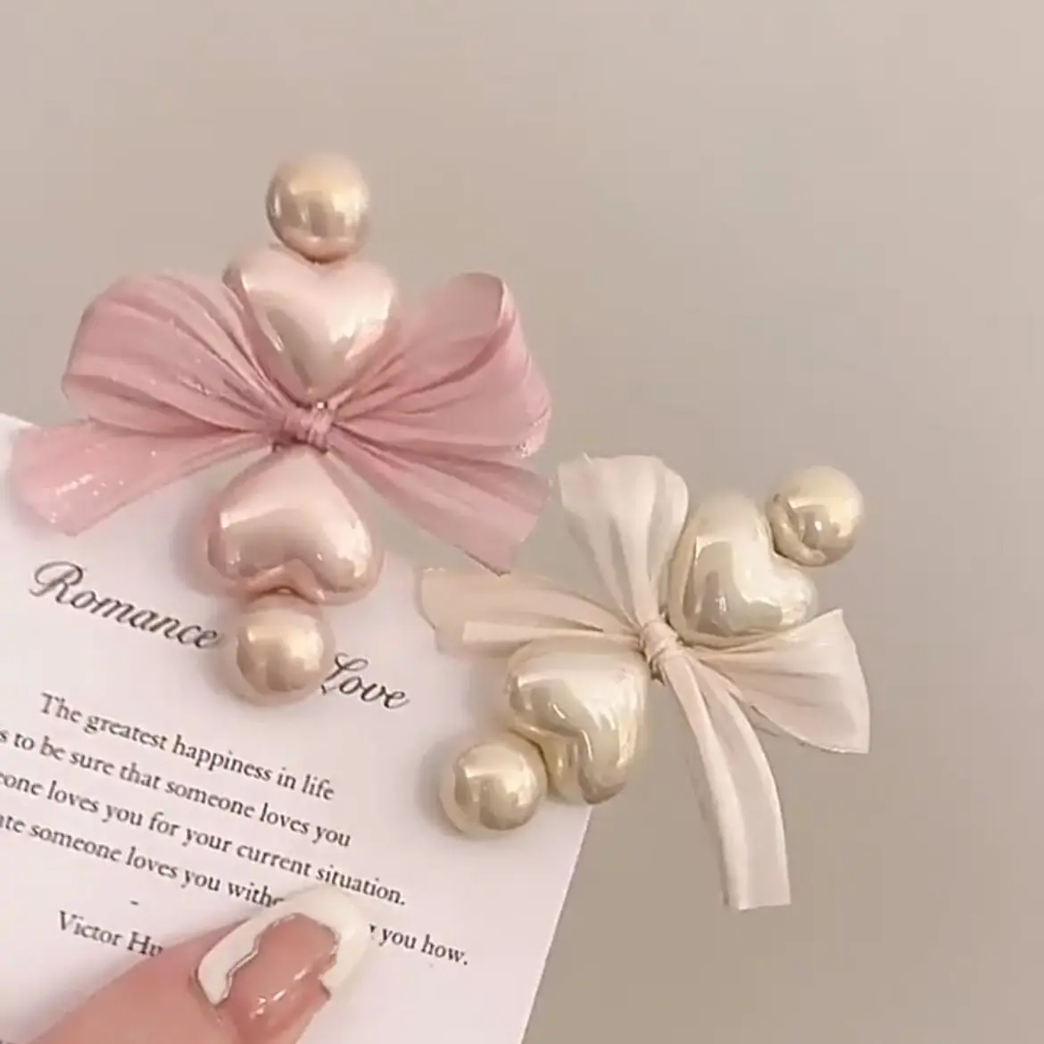 مشبك شعر رائع على الطراز الكوري مع غرة جانبية وتصميم فيونكة أنيقة #3