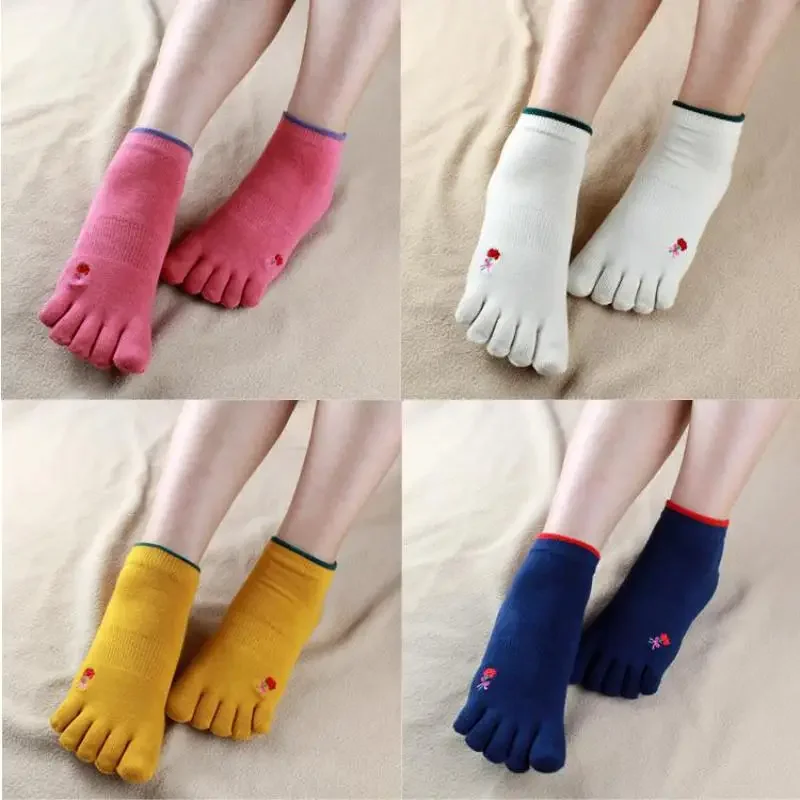 4 Pairs Comfortable Cotton Women's Five Finger Socks Embroidered Sweat Lady Toe Socks Embroidery Ankle Socks With Separate Toes