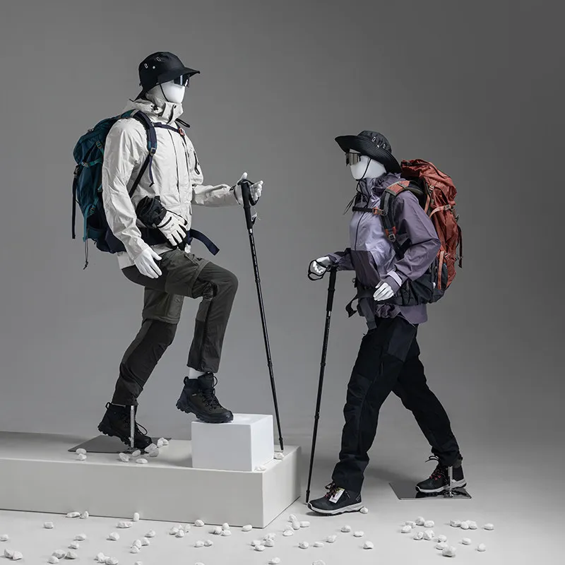 Hiking and mountaineering equipment, men's full-body athletic climbing gear, outdoor clothing, mannequin for women's clothing