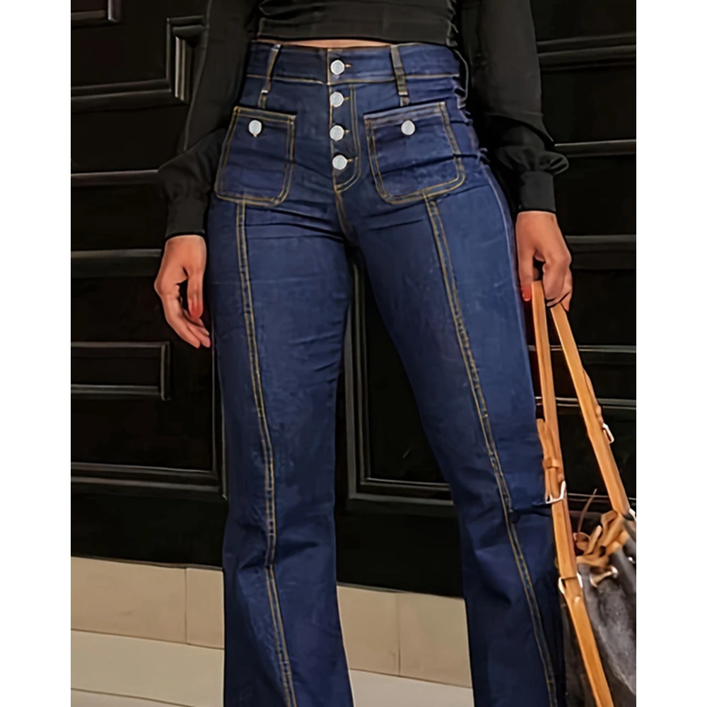 Pantaloni jeans svasati slim fit a vita alta da donna con bottoni sul davanti e cuciture a contrasto