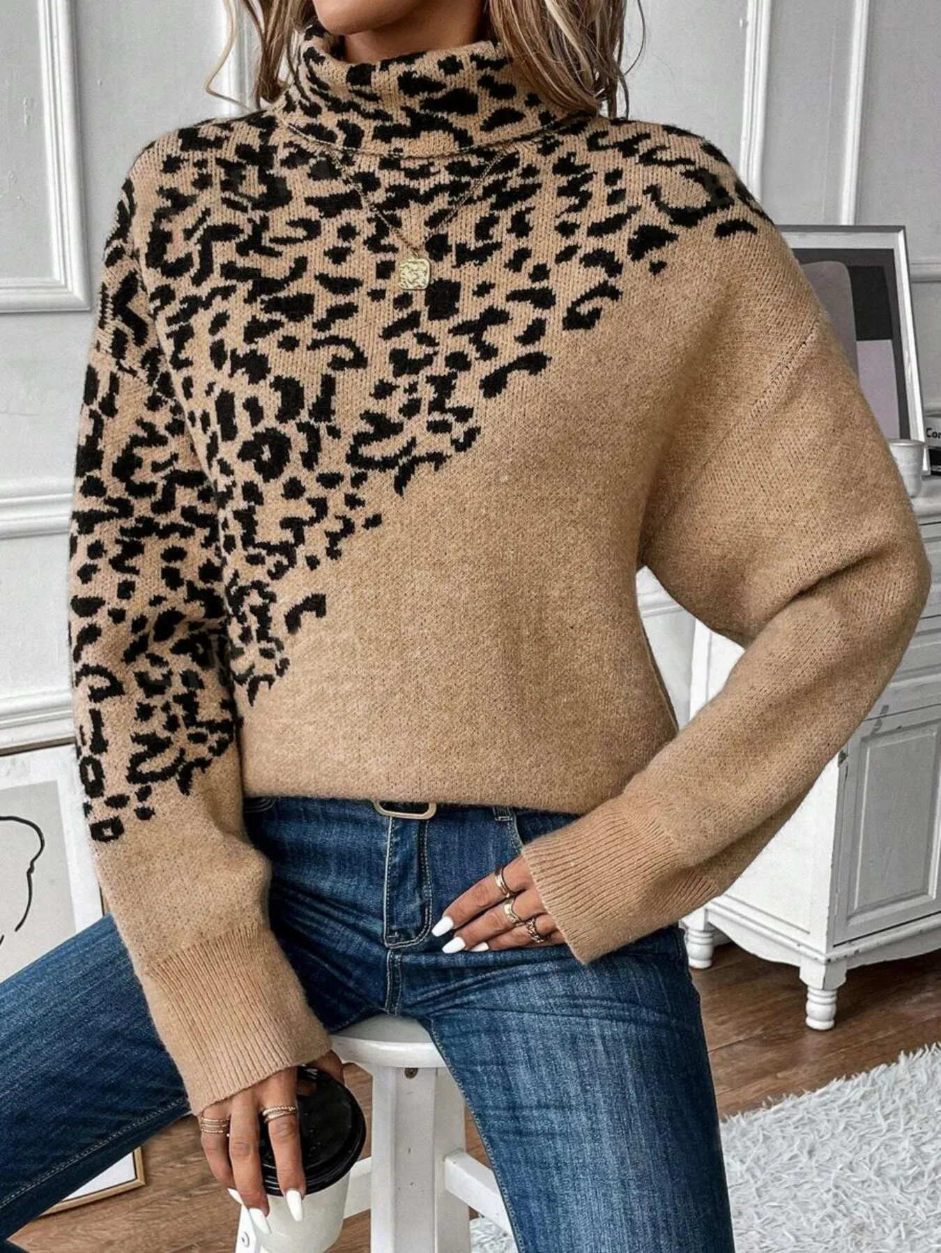 Damen-Pullover in Khaki mit asymmetrischem Leopardenmuster, Rollkragen, lockerer Passform, lässiger Streetwear-Sweater