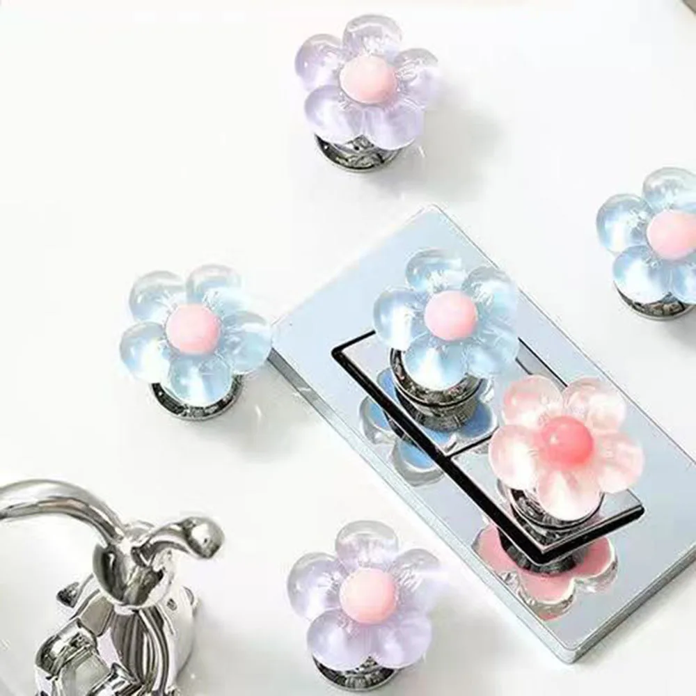 1pcs Flower Shaped Toilet Presser Love Toilet Press Button Tank Push Switch Water Tank Buttons Nail Protector Bathroom Decor