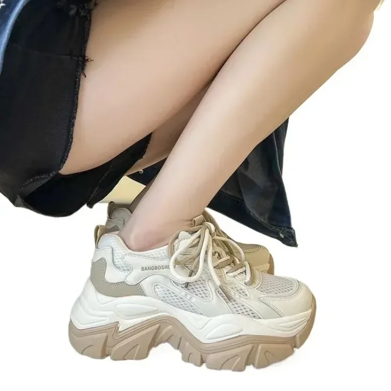 Scarpe traspiranti in rete donna nuove scarpe comode stringate con suola spessa scarpe da corsa sportive Zapatillas Mujer 2024 Sneaker di alta qualità