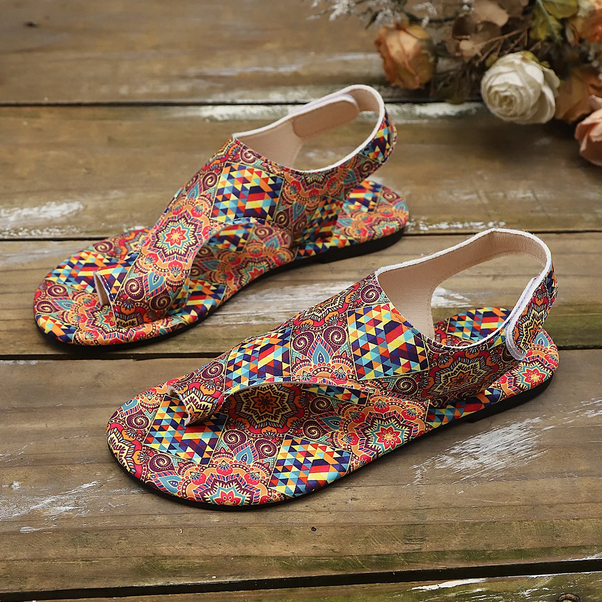 2026 Trendige Bohemian Bedruckte Thong-Flats für Damen mit Elastischem Fersenband, Offener Zehenpartie, Slip-On, Lässige Resort-Sommer-Fußbekleidung – Detail 12