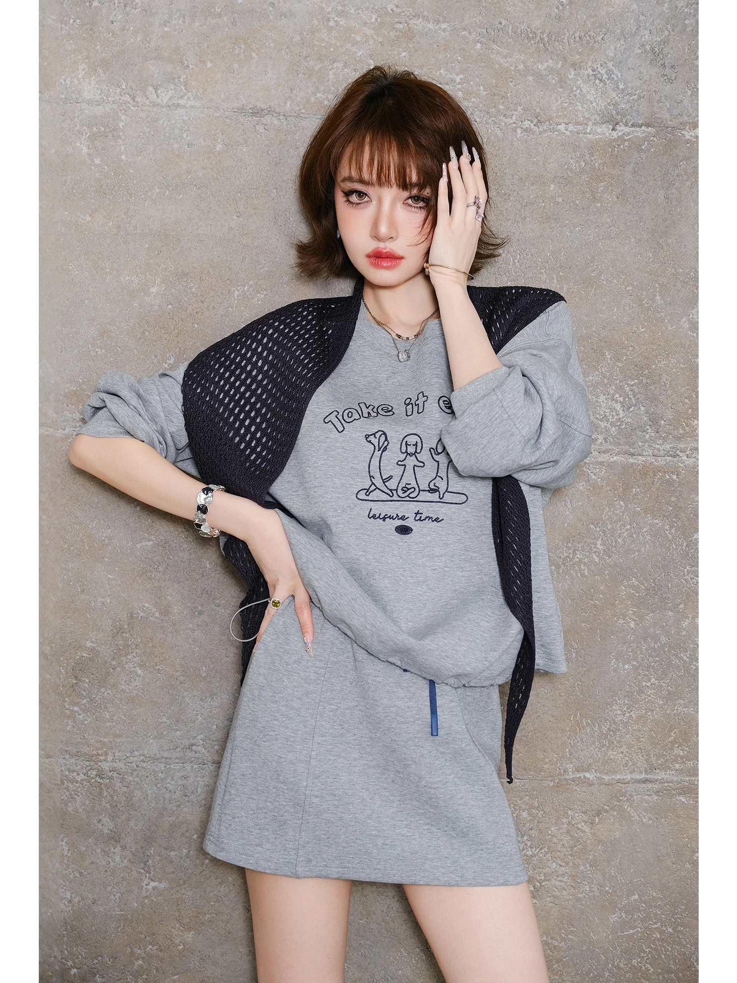 

New 0406 Casual Anti-Aging Print Sweatshirt with Hollow Knitted Shawl High Waist Short Skirt Three-piece Set Women's Fashion