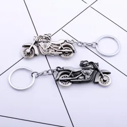 Llavero creativo de motocicleta para hombres, llaveros de Metal de locomotora pesada Retro, accesorios de llavero de coche de moda, regalos de recuerdo geniales