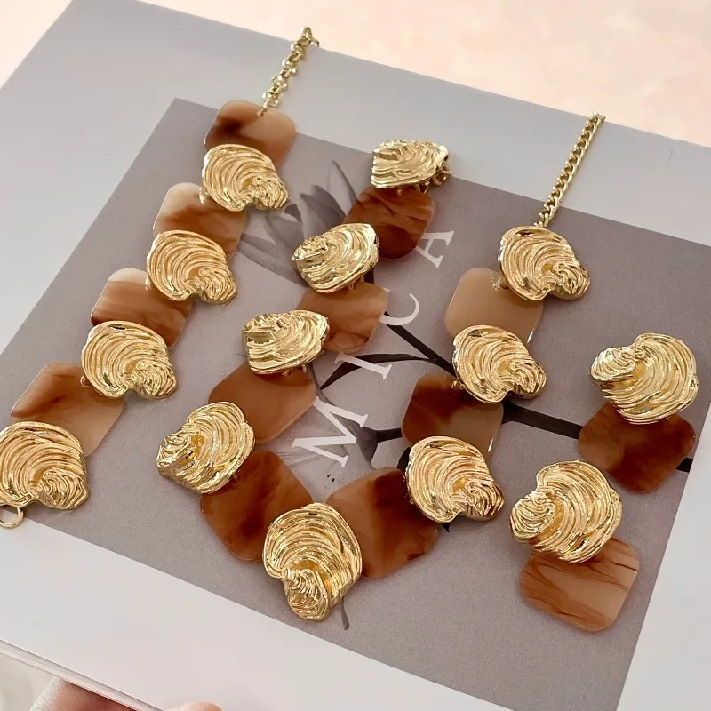 Unique resin pendant metal patch necklace earrings 2025 new high-end vintage-style bracelet exaggerated collar chain necklace