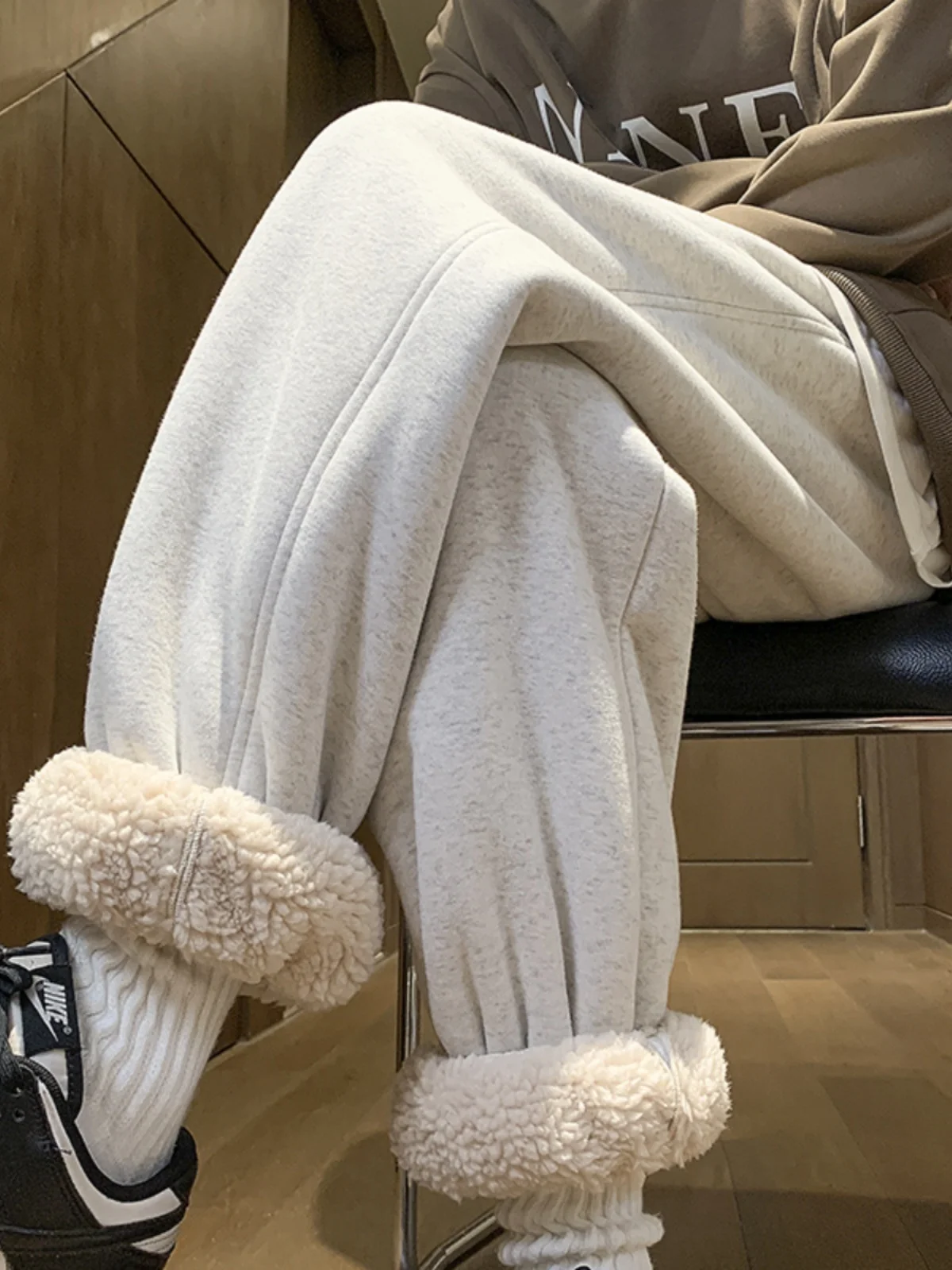 

Thiened Lamb Velvet Winter Pants Men's Fce Lined Thiened Lamb Fur Cuffed Winter Warm Cold Proof Pants Casual Trousers