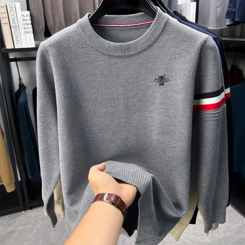 Jersey de marca de lujo con cuello redondo para hombre, suéter de punto, novedad de invierno, estampado de abeja, suave, agradable a la piel, ocio, viaje, Top para hombre