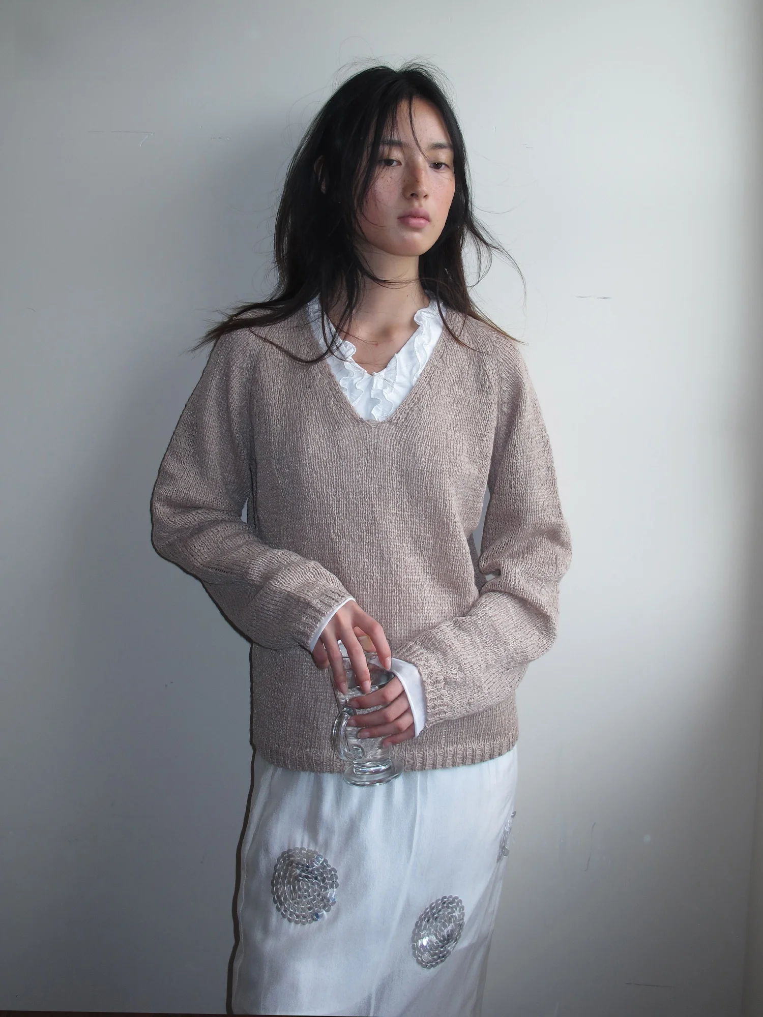 

Классический простой вязаный свитер с V-образным вырезом, имитирующий бумажную текстуру, удобный, из полиэстера, с длинными рукавами, для многослойных образов, осенне-зимний топ