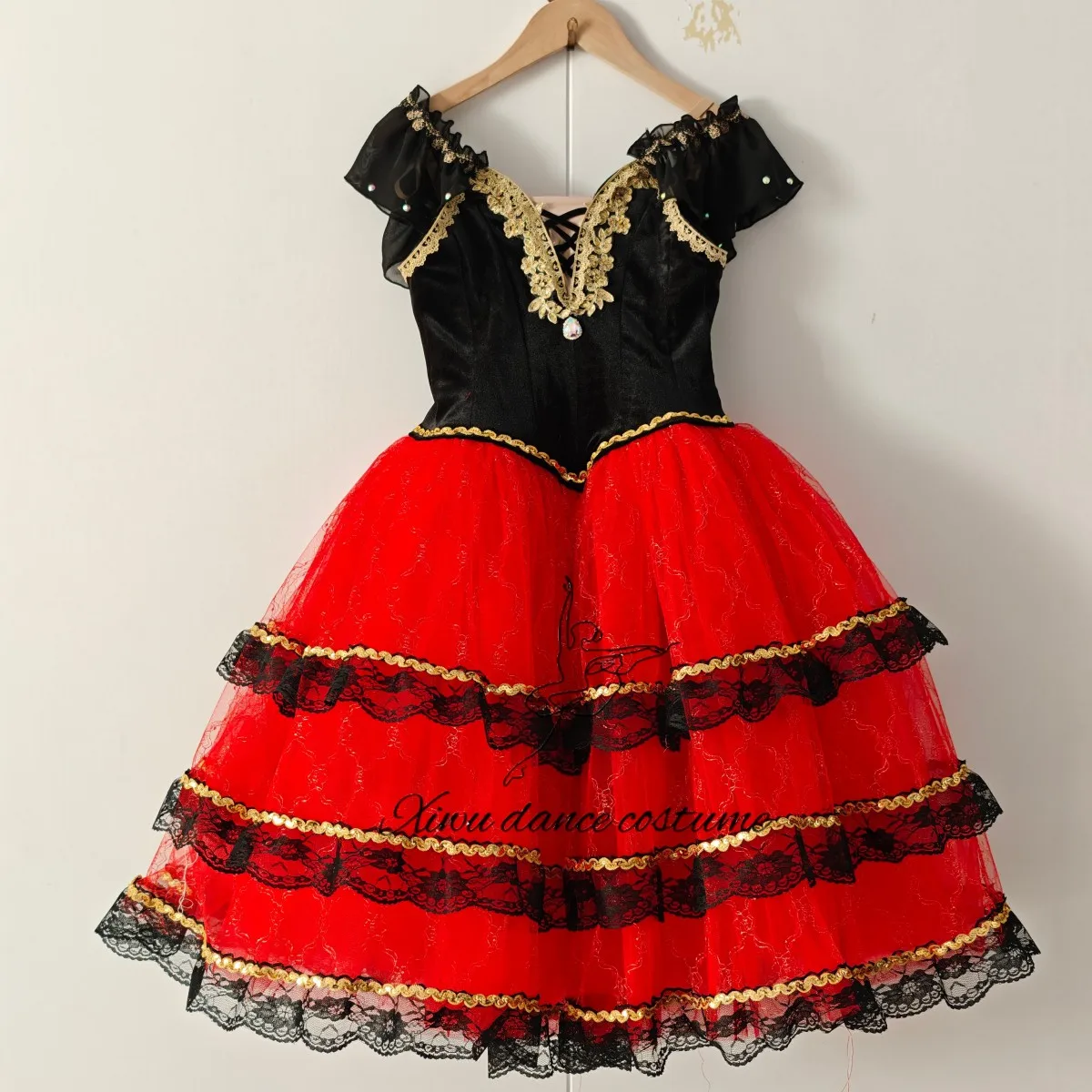 Sukienka sceniczna w stylu flamenco, czarno-czerwona, z falbanami