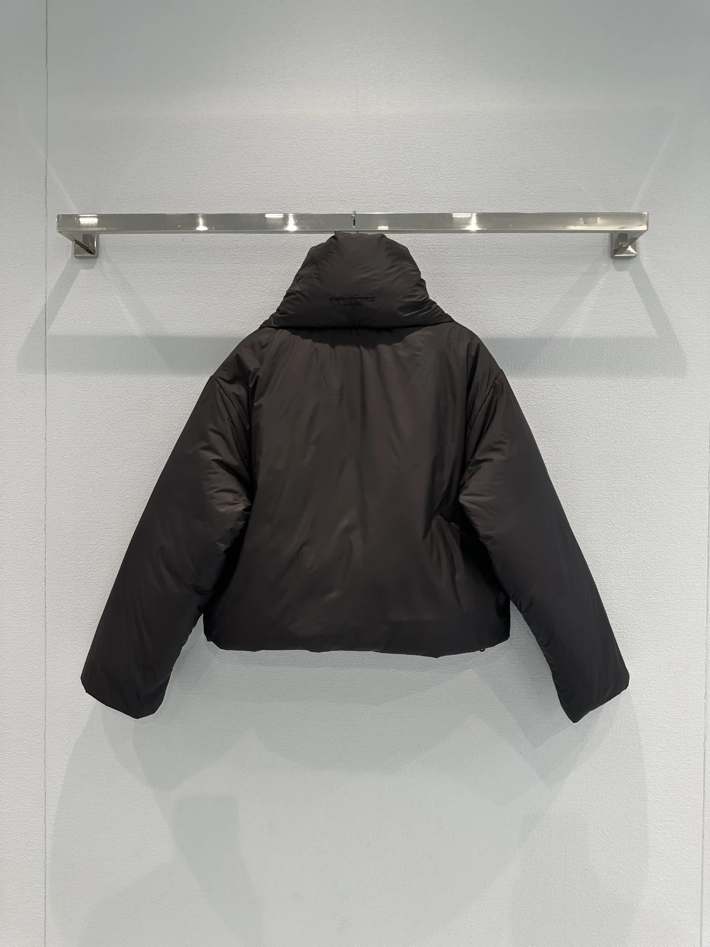 秋冬新作：胸元に刺繍された取り外し可能なスカーフ装飾、カジュアルダウンジャケット、婦人服