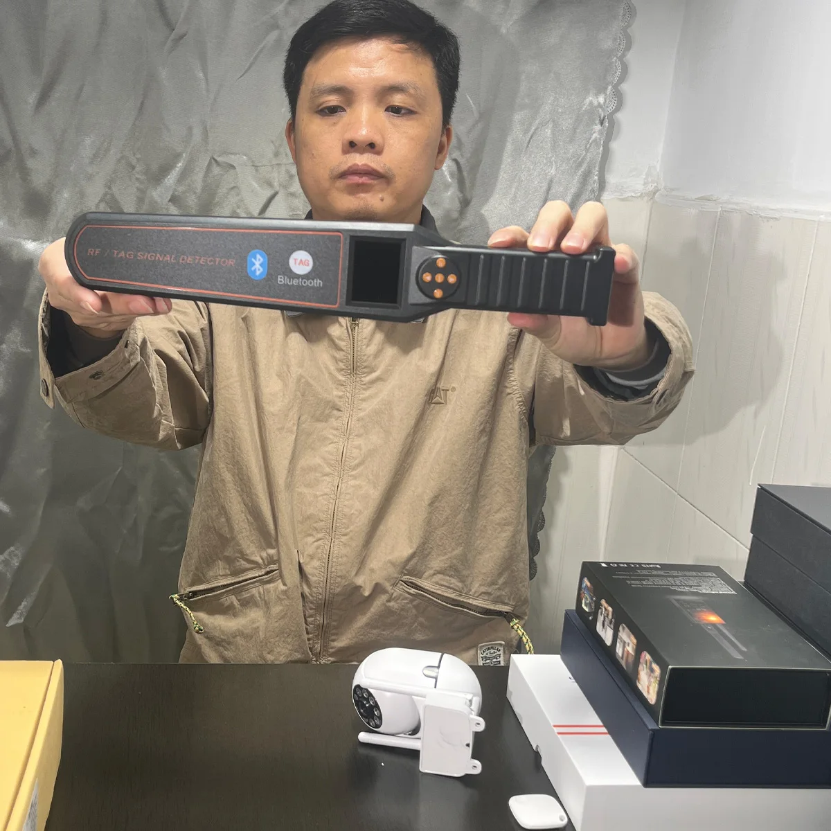 Professional Bluetooth TAG Detector & RF Signal Scanner - Find Apple AirTag, Huawei Tag, GPS Tracker, Hidden Camera, 50MHz-6GHz