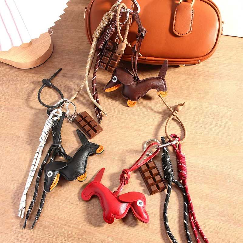 Lindo llavero de perro salchicha para mujer, llavero de perro vintage con cuerda de cuero trenzada, colgante único para bolsa de regalo para amantes de las mascotas