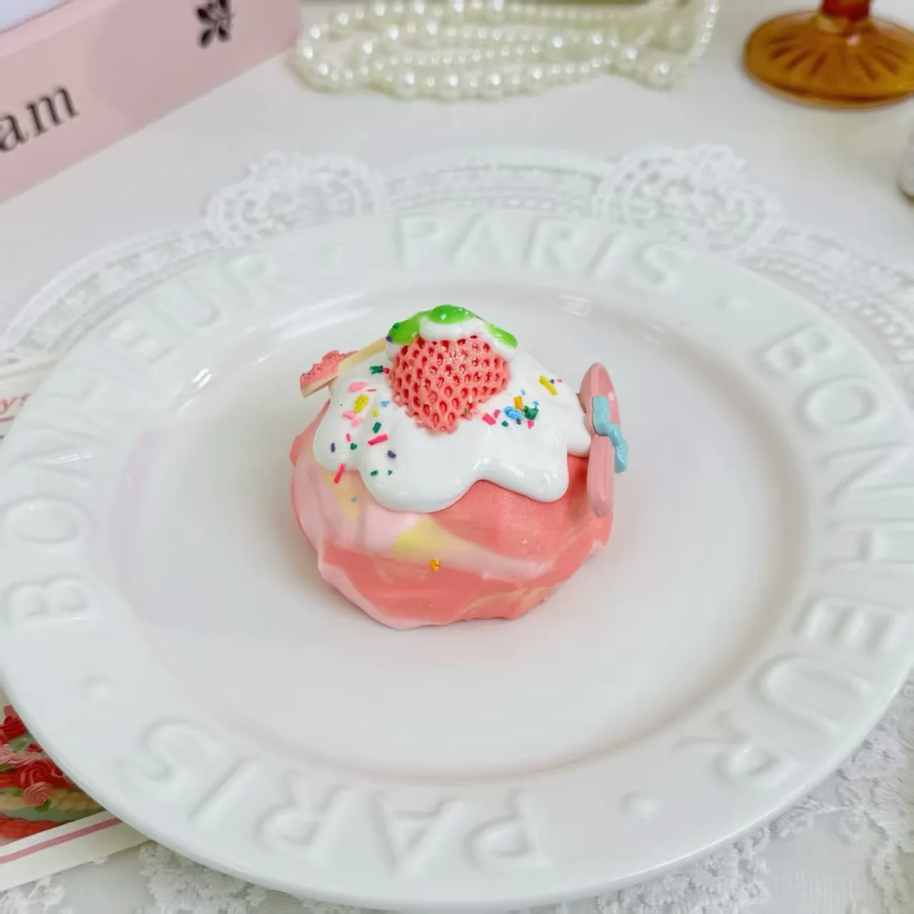 Squisito giocattolo per alleviare lo stress con torta di fragole a doppio strato, pane alla frutta, giocattolo gommoso regalo per ragazza a rimbalzo lento