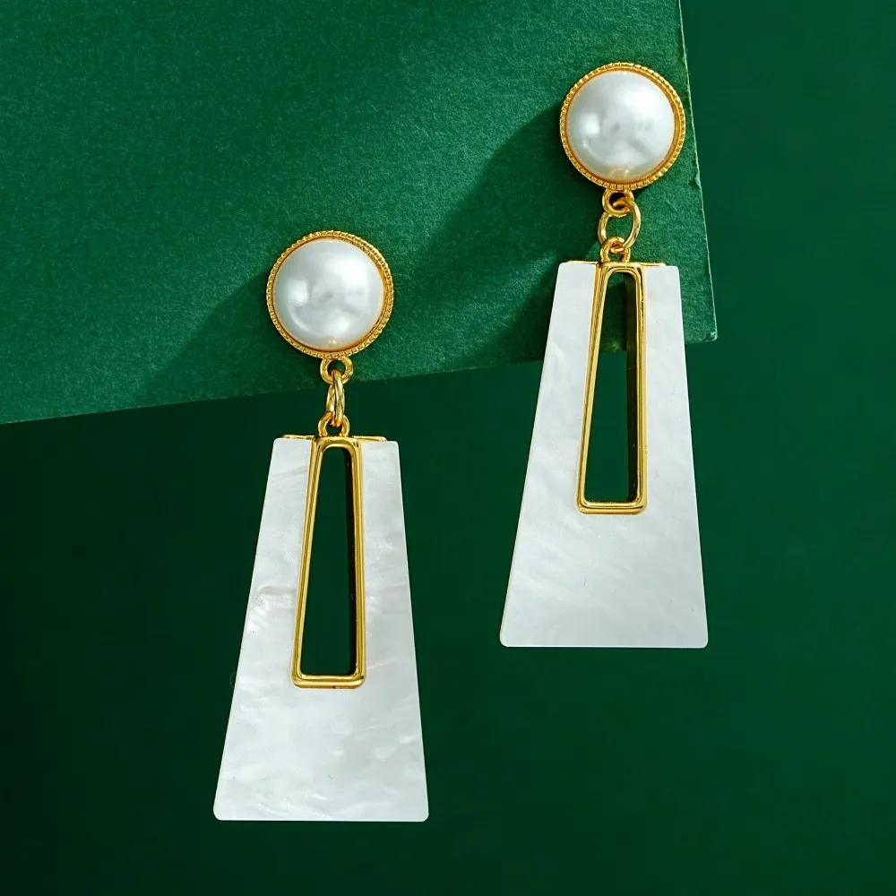 

Retro Fashion Temperament Acrylic Geometric Trapezoidal Dangle Glass Pearl Earrings Long Earrings for Women