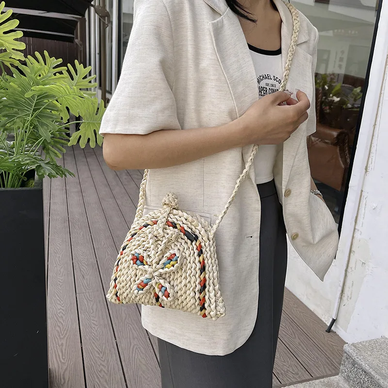 Unique Niche Design Bag 2024 New Women\'s Bag Popular Personality Beautiful Woven Messenger Casual Shell Bag