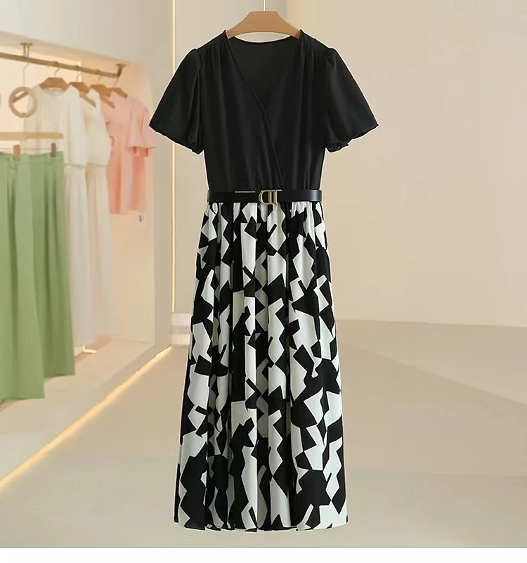 

Long dresses 2024 New Summer Personalized Fashion Elegant Goddess Wrapped Up to Show Slim Temperament V-neck S Size Dress