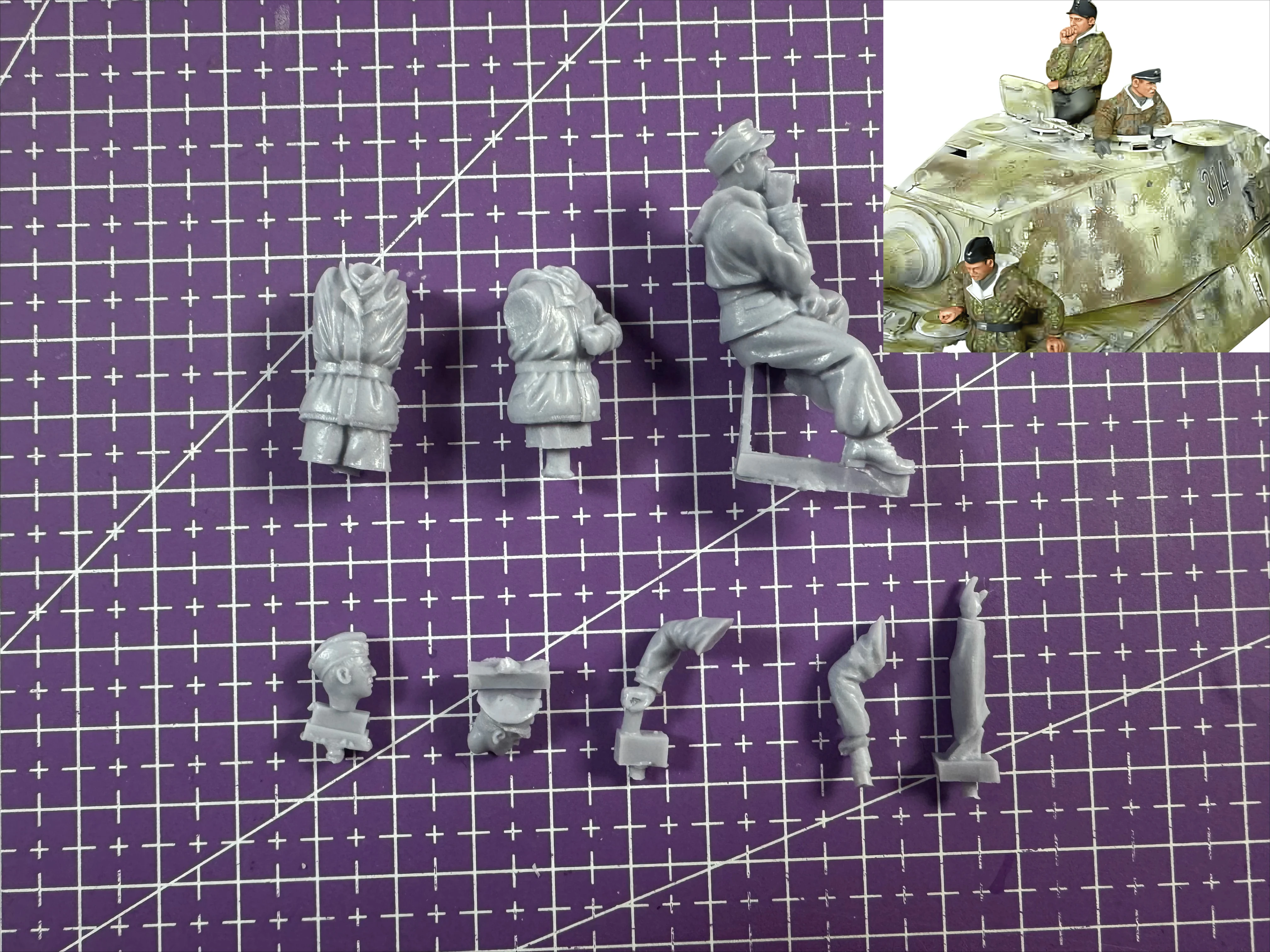 

1: 35 Resin Model Assembly Kit, GK， Three Tank Members, Unpainted, Need To Be Assembled