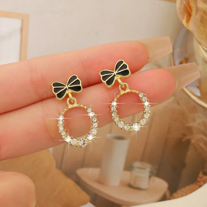 New Design High QualityLight Luxury Style Sweet Bow High-end Feeling Niche Personality Long Tassel Earrings for Women Jewelry.