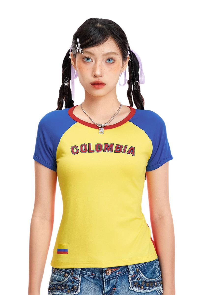 Camiseta feminina de manga curta com gola redonda, letras estampadas, tops de cores contrastantes, streetwear verão