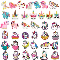 1-38 Uds. Preciosas sandalias de unicornio, dijes para zapatos, accesorios de PVC, zapatillas para niños y niñas, hebilla, decoraciones, alfileres aptos para regalos de mujer