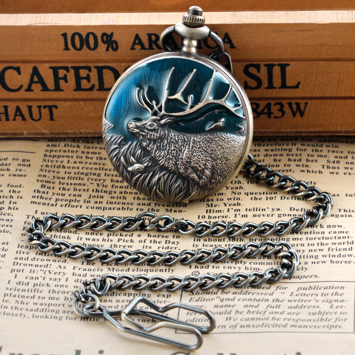 Vintage Deer Exquisite Reindeer Design Quartz Pocket Watch Pocket Watches for Women Men with Fob Chain Christmas Birthday Gifts