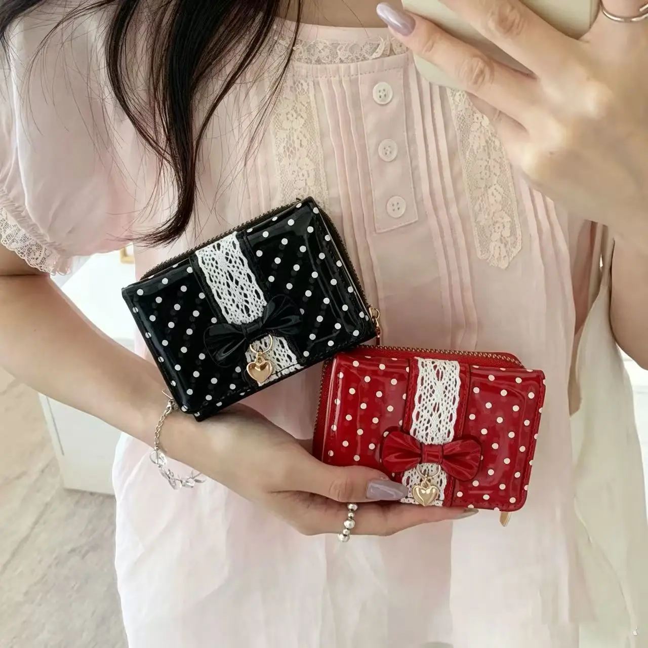 Japanese Girl's Small Wave Dot Bow Wallet Fresh Lace Lace Lace Love Pendant Short Portable Wallet Ins Style Retro Cute Gift