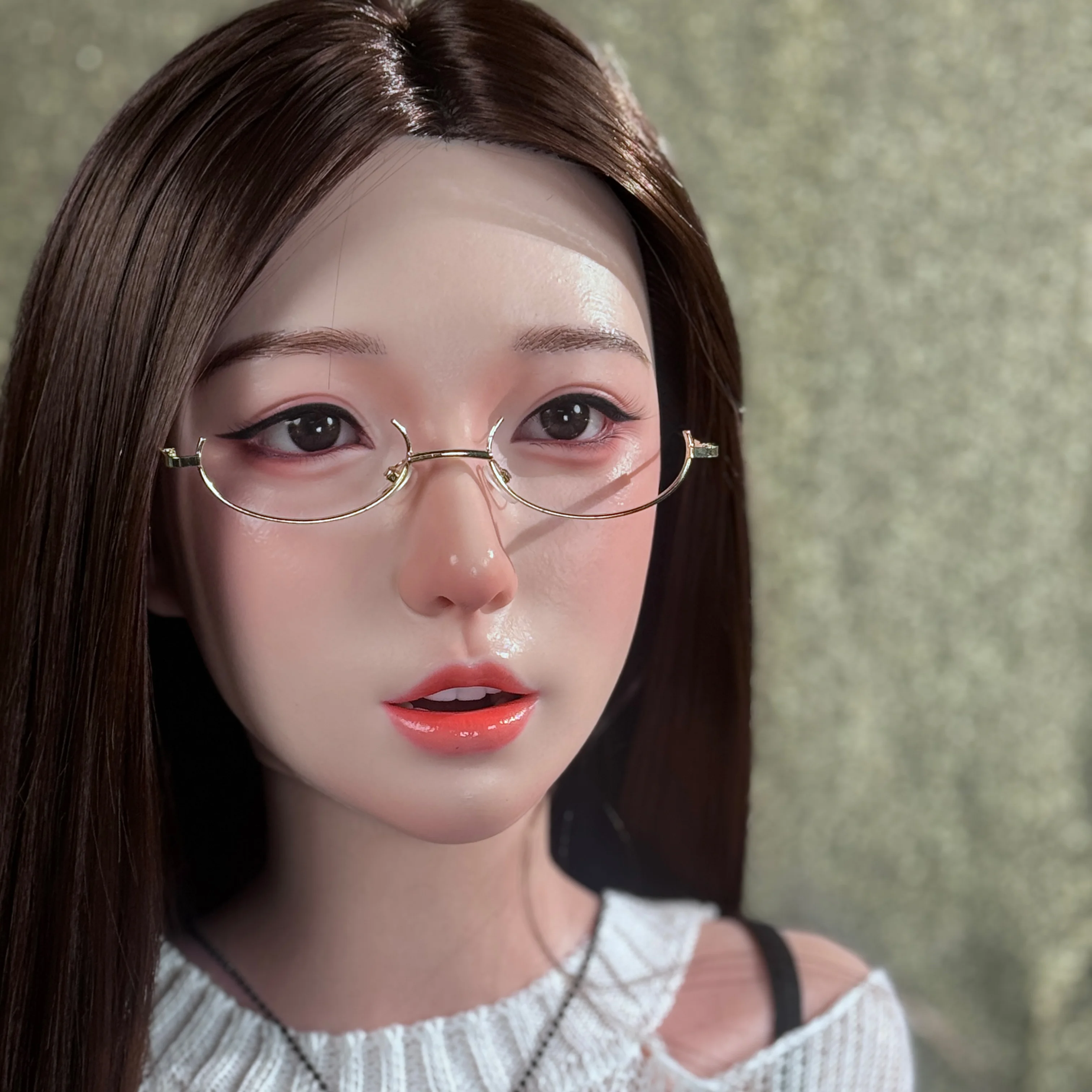 Lifelike Silicone Doll Head, Hand Planted Hair, Open Mouth Movable Oral Structure,  Photography Display Model，No Stand Included