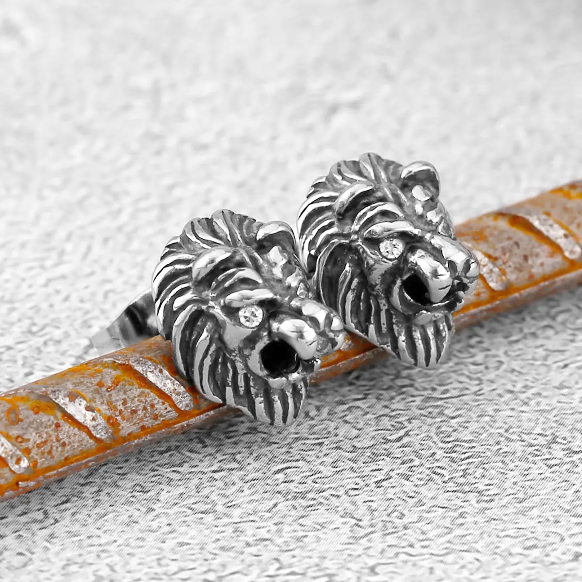 

Men's Stainless Steel Vintage Viking Animal Wolf Head Earrings Nordic Amulet Punk Jewelry Earrings Fashion Party Gift Wholesale