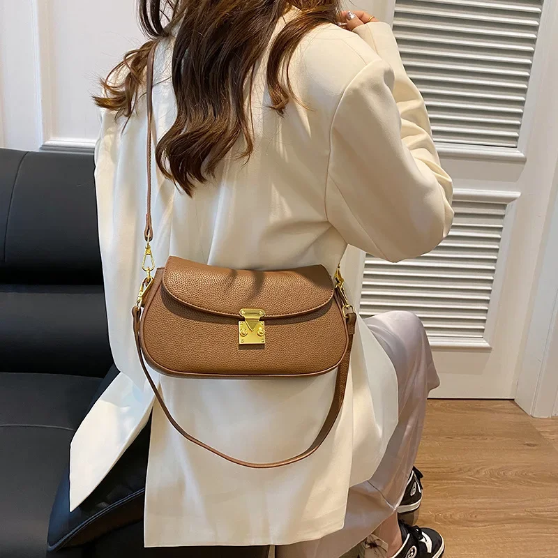

2025 New Arrival! High-quality Women's Simple Underarm Bag. Trendy and Versatile, with Fashion Lock, Niche Messenger Style