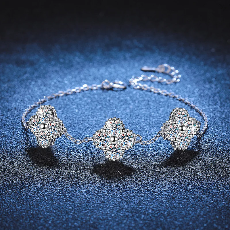 

Full Diamond Four-leaf Clover Senior Sense S925 Sterling Silver Bracelet Moissanite Bright Shining