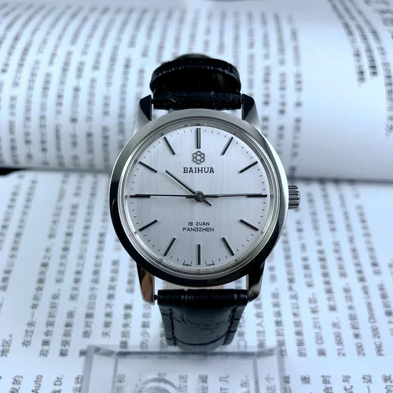 

Baihua manual mechanical watch produced by Shenyang Watch Factory has a diameter of 37mm