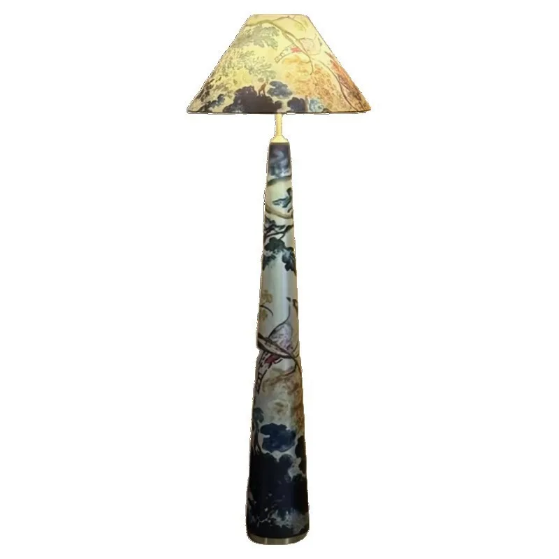 French medieval style Song Dynasty high-end flower and bird bedside table lamp, vertical wabi-sabi wind living room sofa