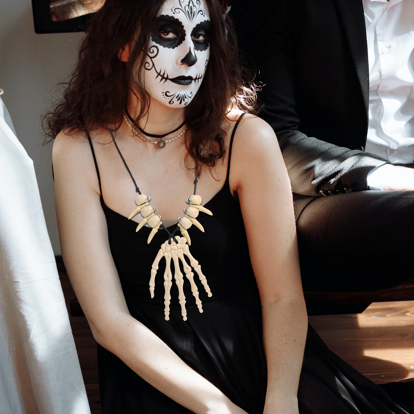 

Skull Hand Bone Halloween Necklace Retro Design Halloween Party Costume Accessories Creepy Jewelry Skull Necklace