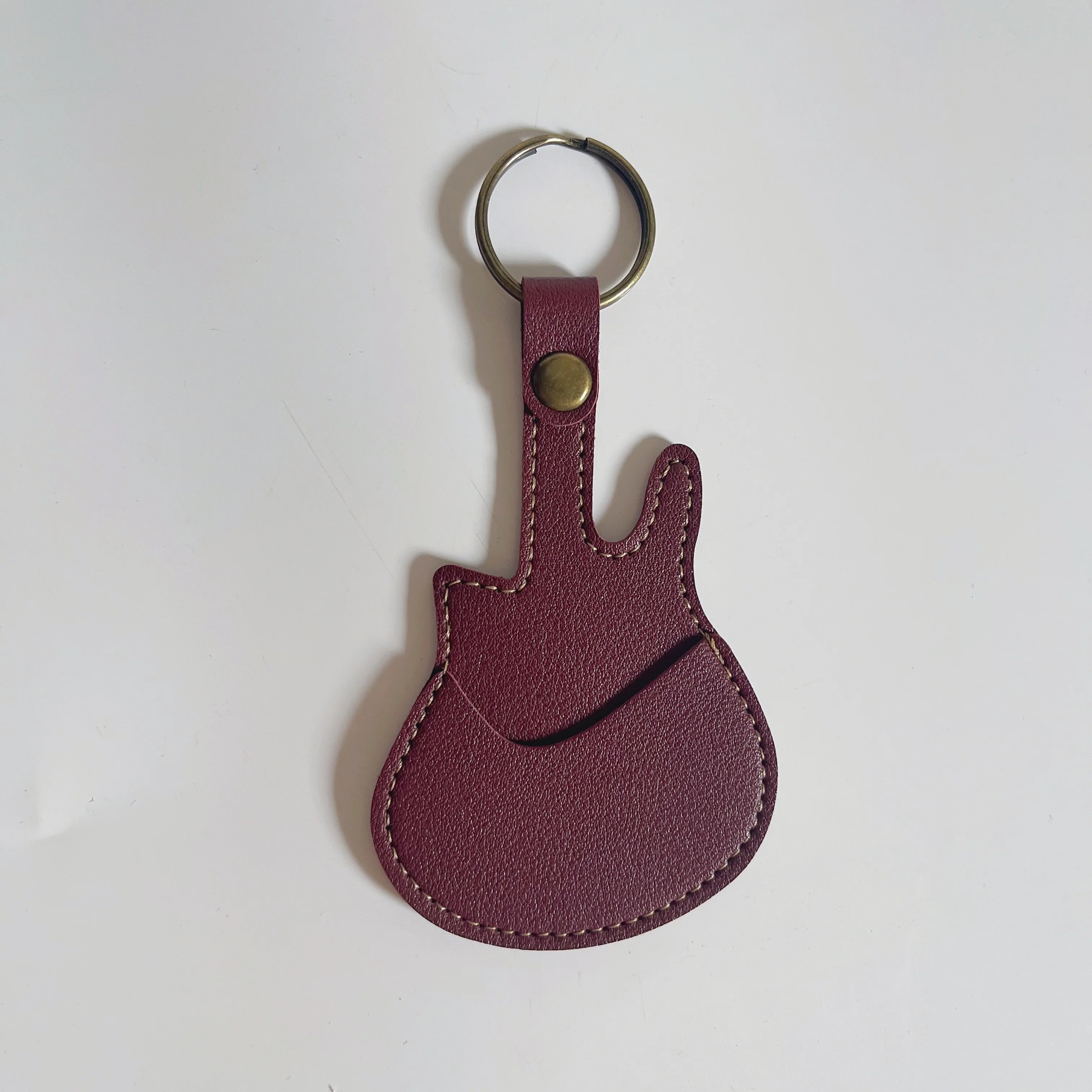 Leather Guitar Pick Bag Guitar Pick Holder Case Guitar Shape with Key Ring String Instrument Accessories