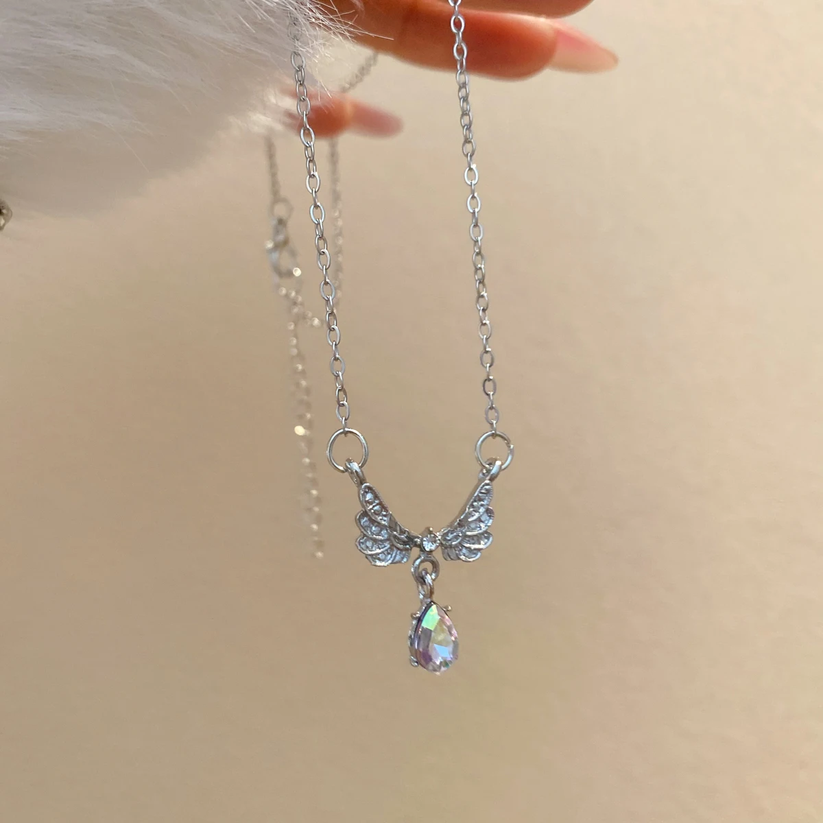 Leicht Luxuriöse Engelsflügel-Anhänger-Halskette Damen Mode Exquisite Mondstein-Schlüsselbein-Kette Zarter Hochzeitsschmuck E – Detail 3
