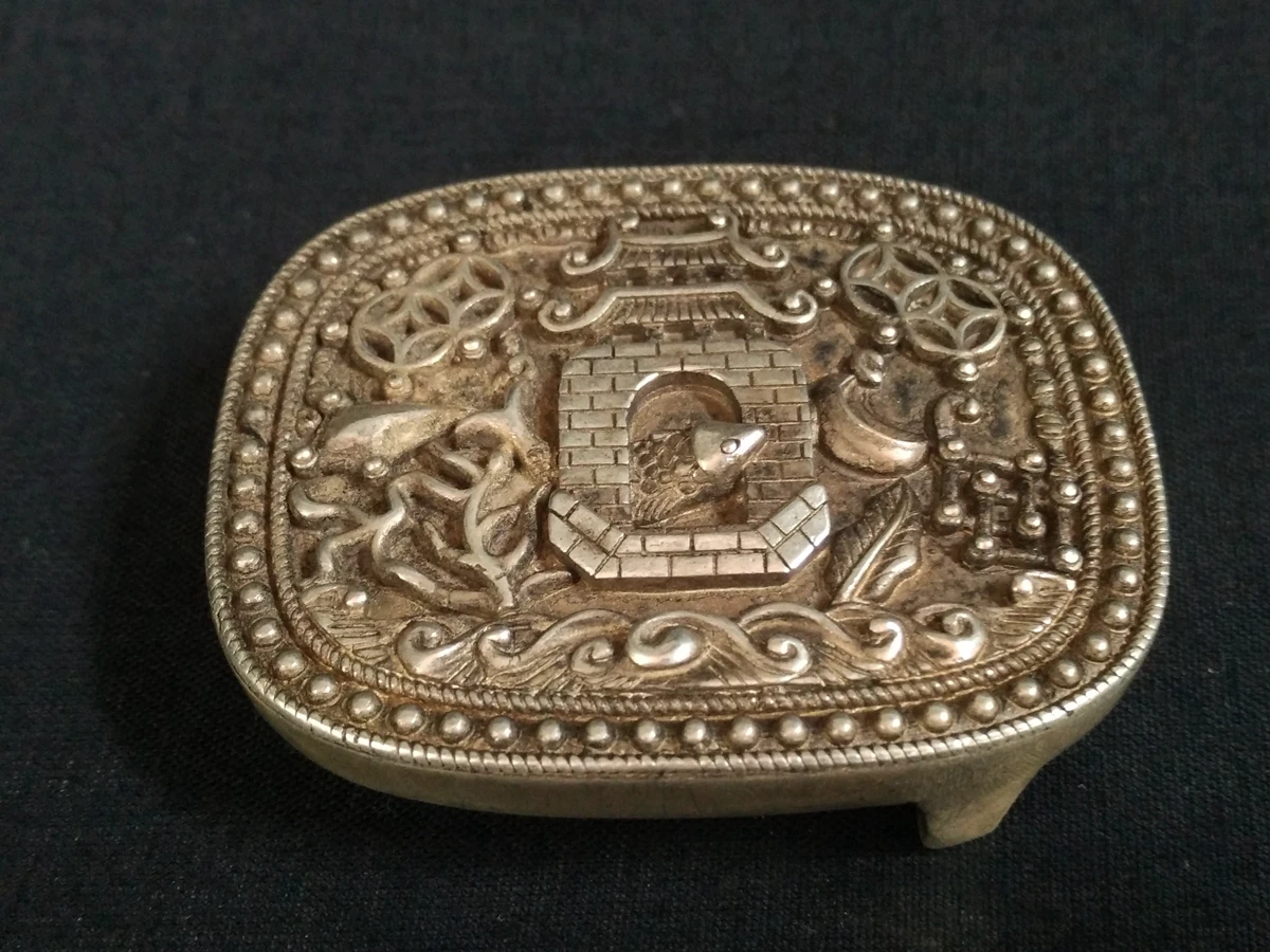 1919 Antique art Size Collection Chinese Tibet Silver Carving Fish Coin Statue Belt Button Decoration