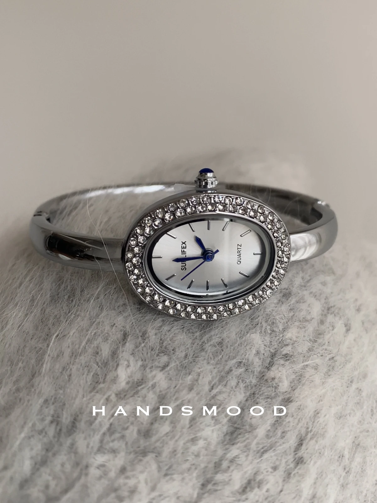 

New oval design, exquisite and sophisticated bracelet style, simple and elegant women's watch, stainless steel wristwatch.