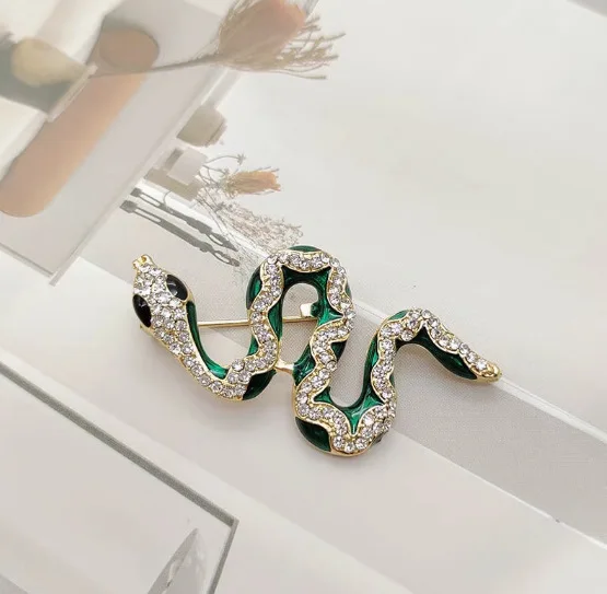 New snake shaped brooch with full diamond, spirit snake, niche chest flower, collar, needle, suit, versatile, unisex pin