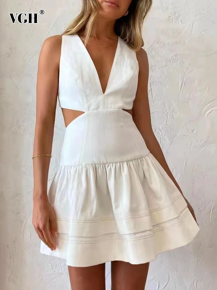 VGH Sexy Plain Dress For Women V Neck Sleeveless High Waist Cut Out Mini A Line Dresses Female 2025 Summer Fashion Clothing New