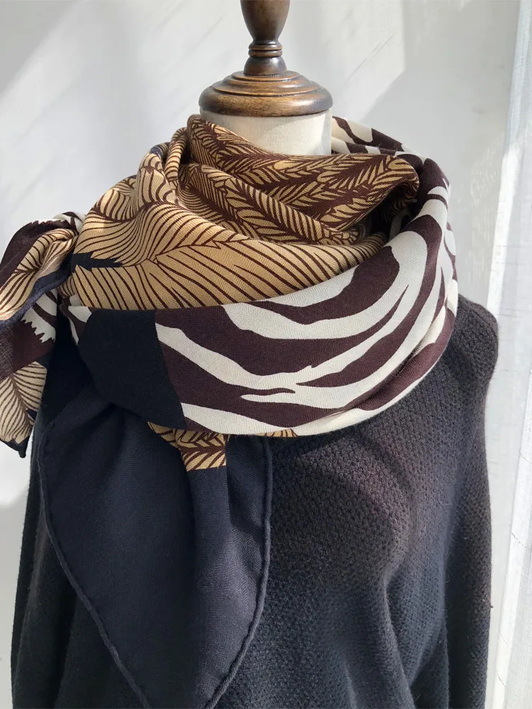 Winter Silk Wool Scarf Female Designer Square Mulberry Shawls and Wraps 135CMX135CM Herm Roller Edge Cape Zebra Pegasus